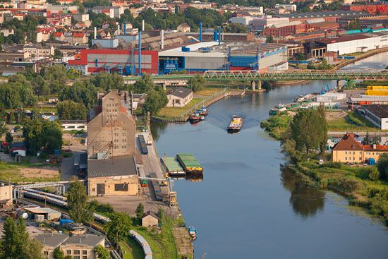 Elblag - panorama na przemyslowa dzielnice miasta. EU, Pl, Warm-Maz. LOTNICZE.